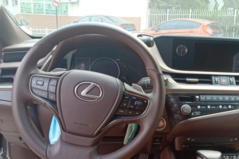Lexus ES350 (XV70)