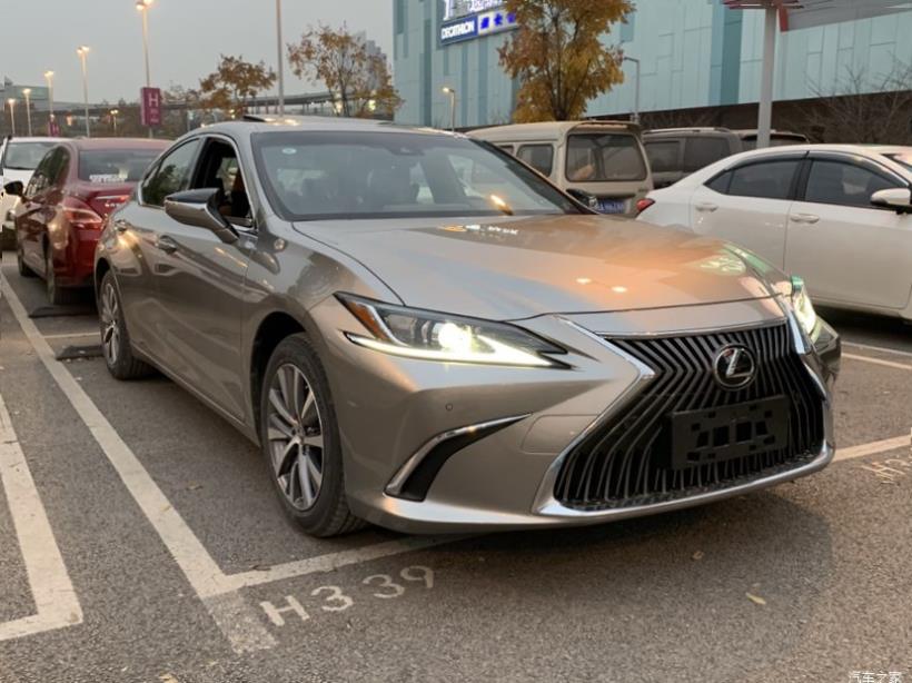Lexus ES350 (XV70)