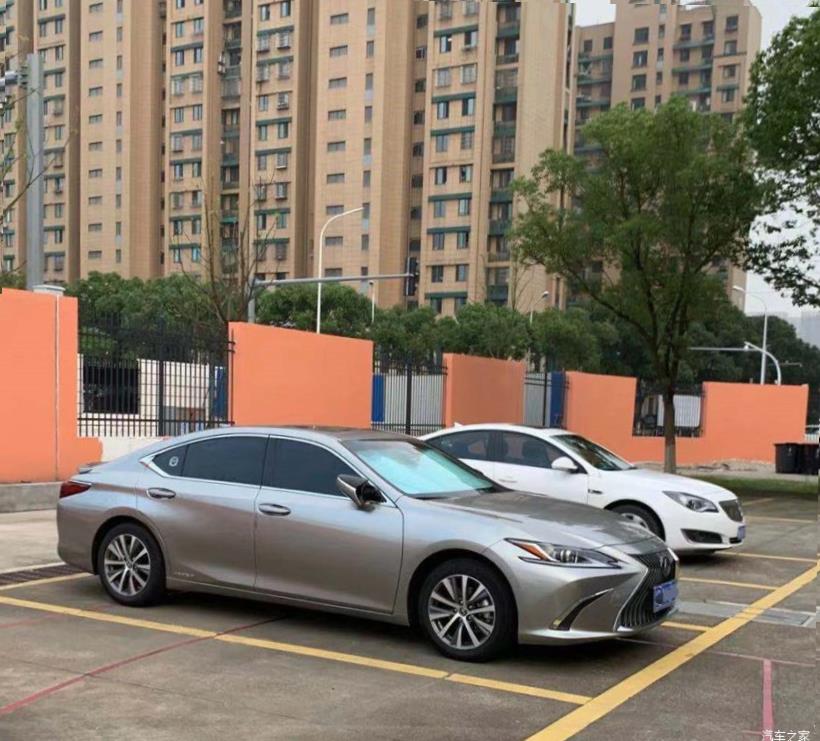 Lexus ES350 (XV70)