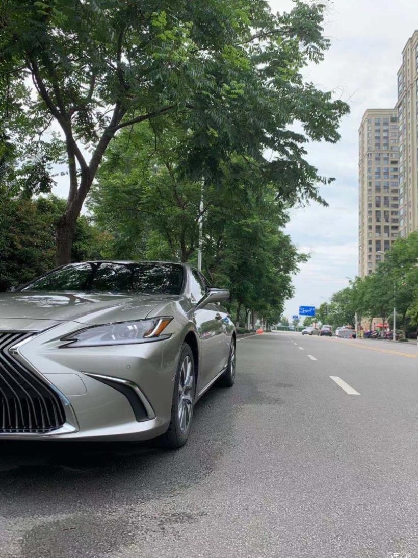 Lexus ES350 (XV70)