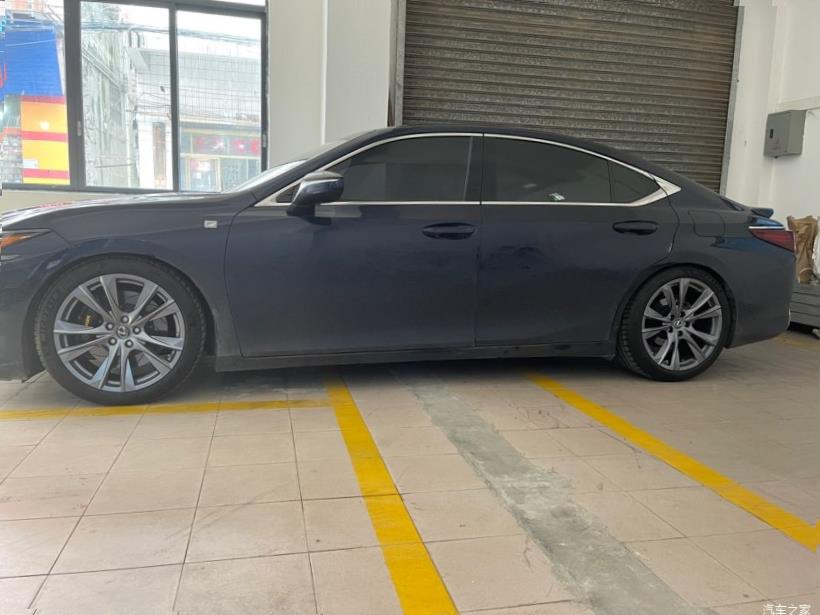 Lexus ES350 (XV70)