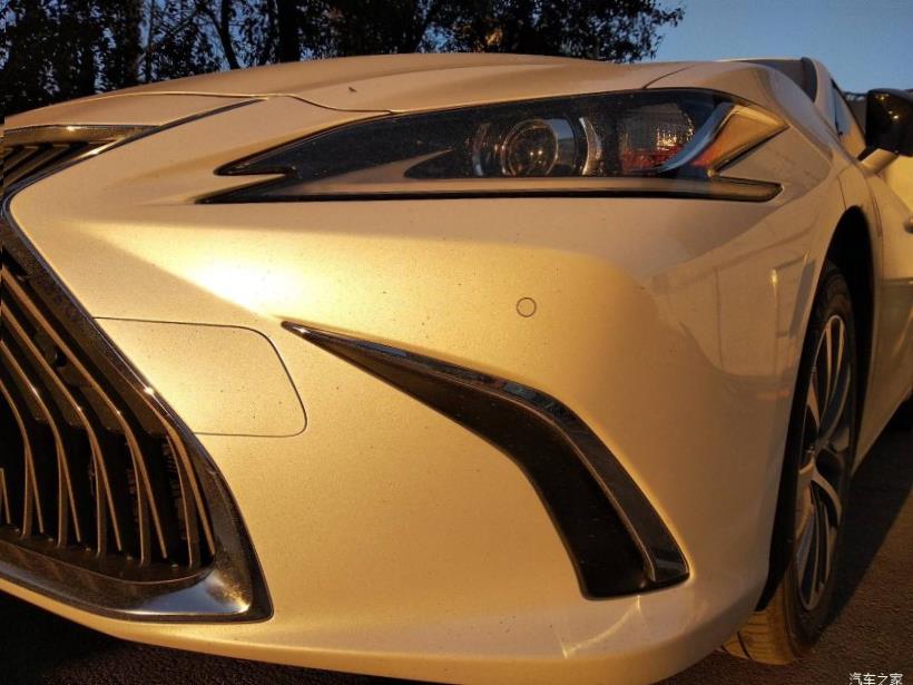 Lexus ES350 (XV70)