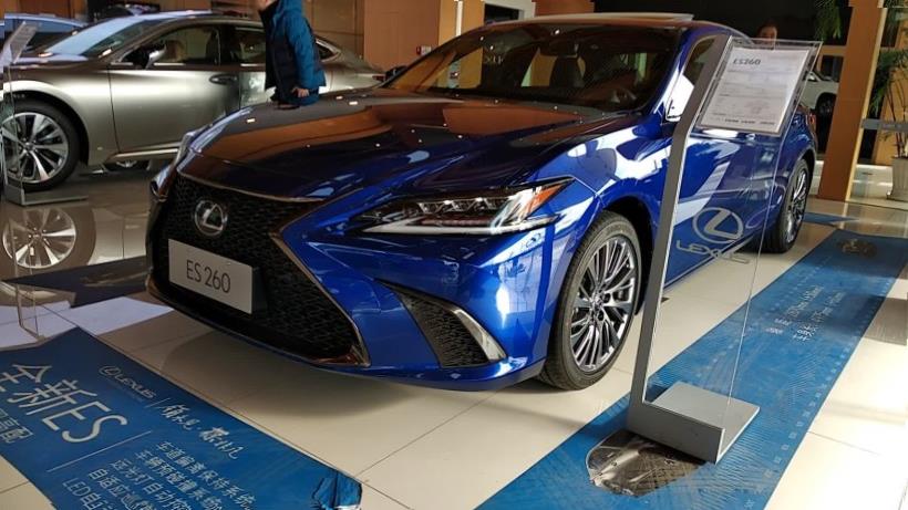 Lexus ES350 (XV70)