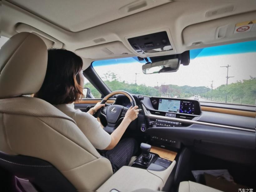 Lexus ES350 (XV70)