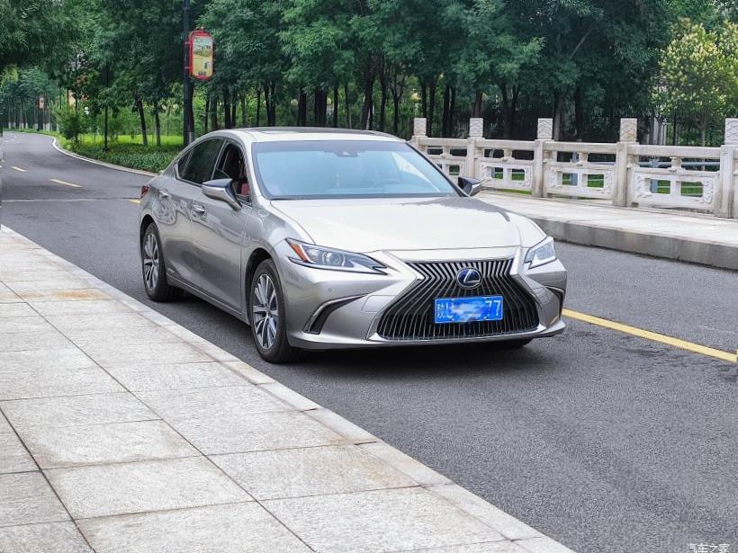 Lexus ES350 (XV70)