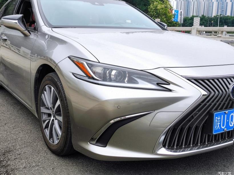 Lexus ES350 (XV70)