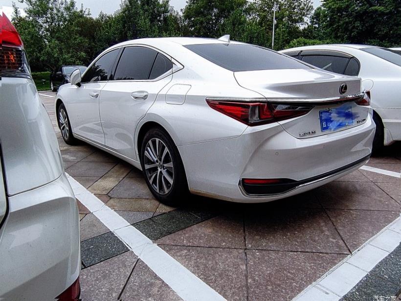 Lexus ES350 (XV70)