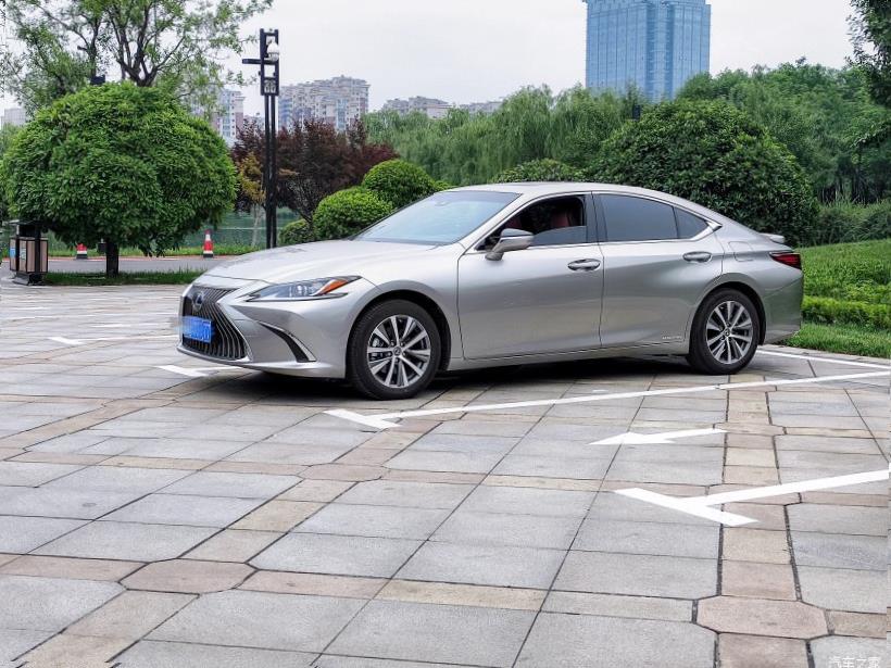 Lexus ES350 (XV70)