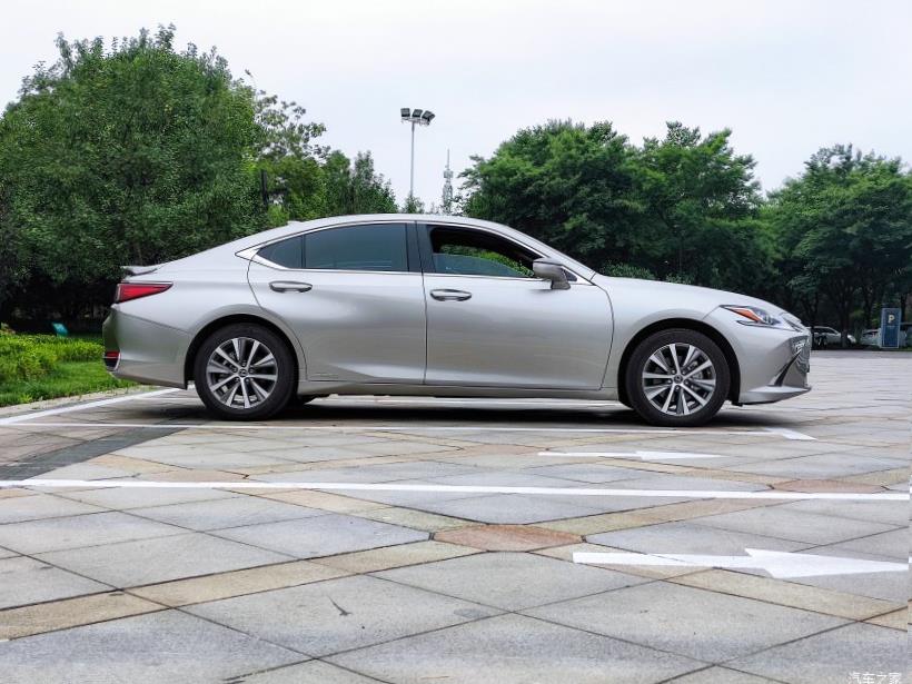 Lexus ES350 (XV70)