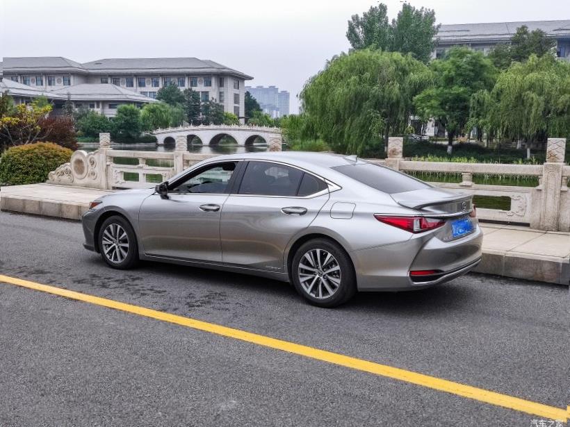Lexus ES350 (XV70)