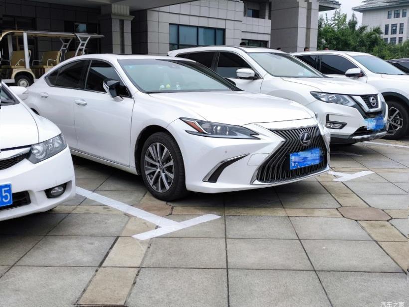 Lexus ES350 (XV70)