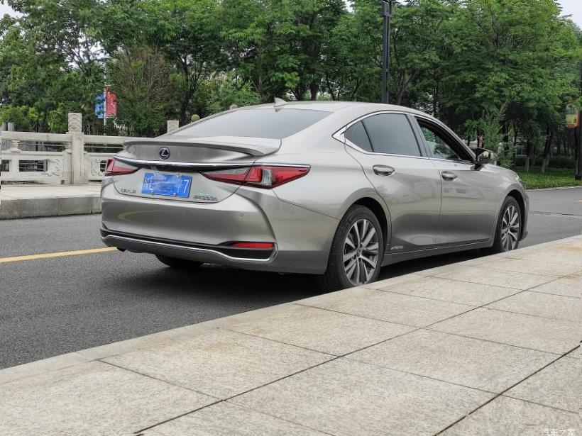 Lexus ES350 (XV70)