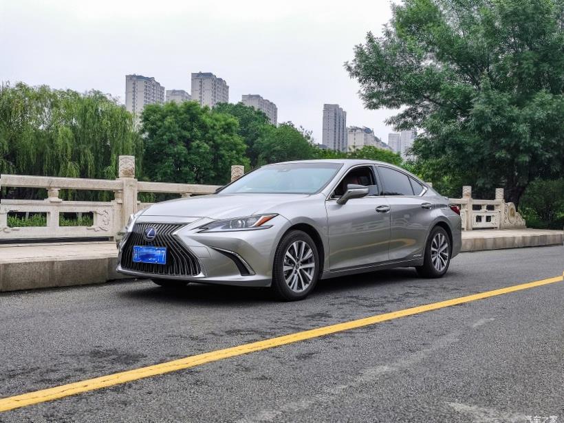 Lexus ES350 (XV70)