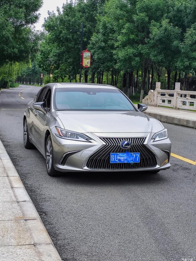 Lexus ES350 (XV70)