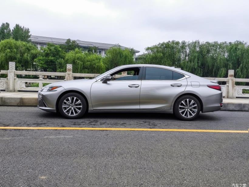 Lexus ES350 (XV70)
