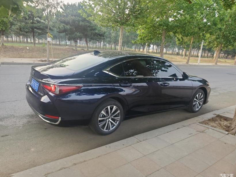 Lexus ES350 (XV70)