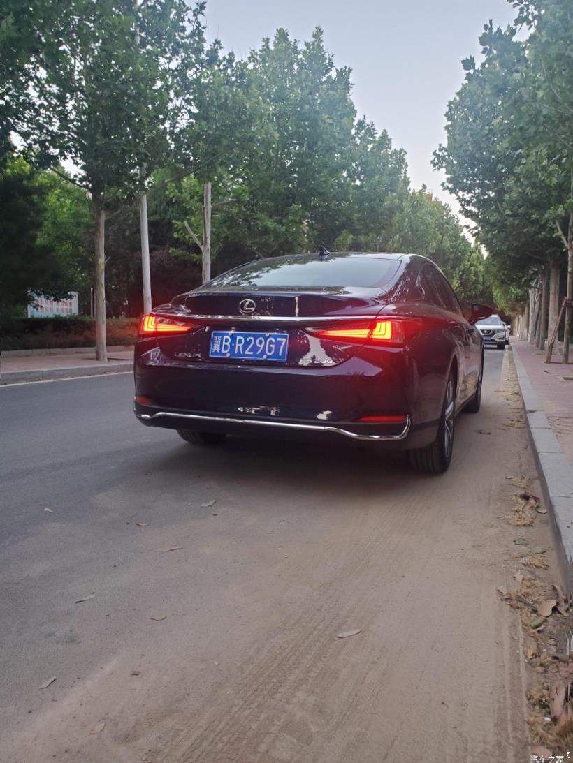 Lexus ES350 (XV70)