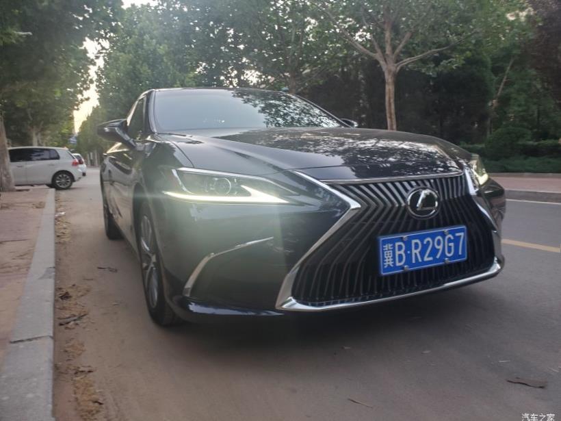 Lexus ES350 (XV70)