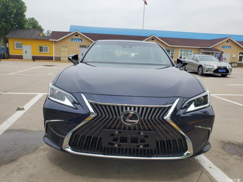 Lexus ES350 (XV70)