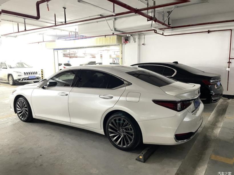 Lexus ES350 (XV70)