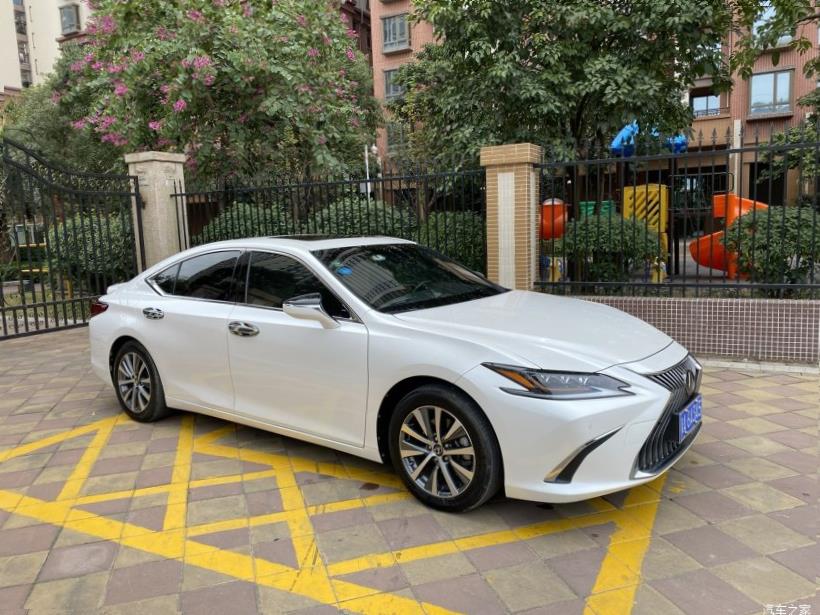 Lexus ES350 (XV70)