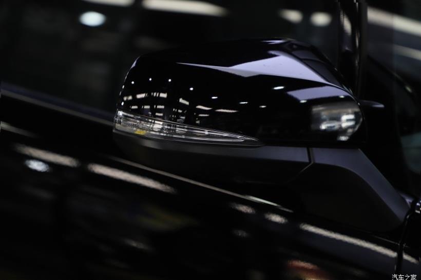Lexus LM300h (H30)