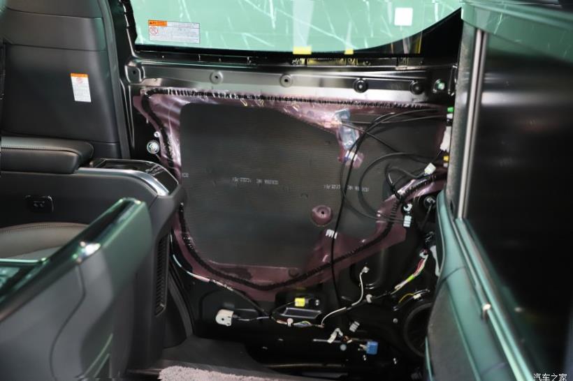 Lexus LM300h (H30)