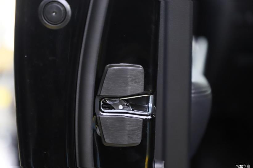 Lexus LM300h (H30)