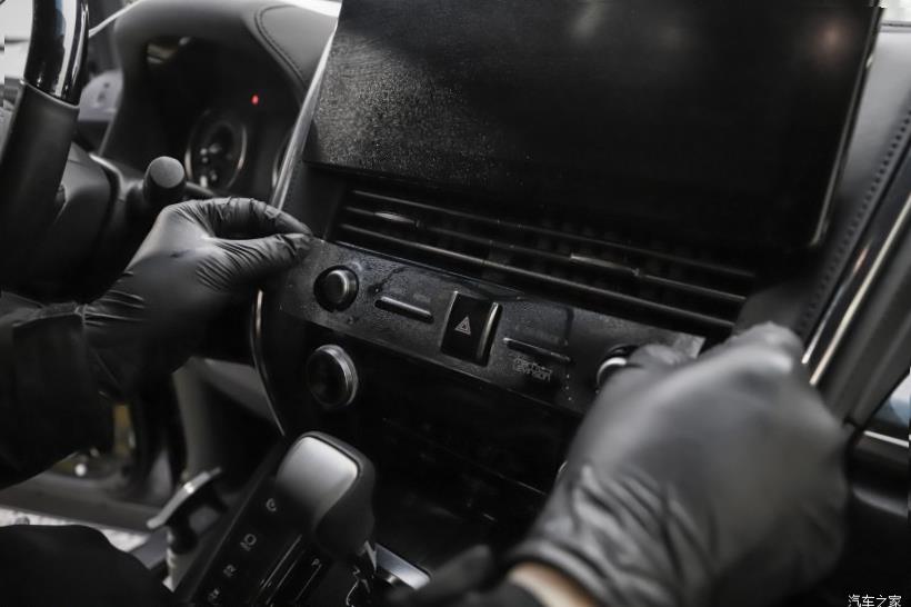 Lexus LM300h (H30)