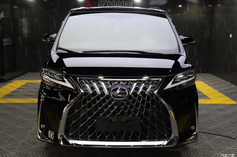 Lexus LM300h (H30)