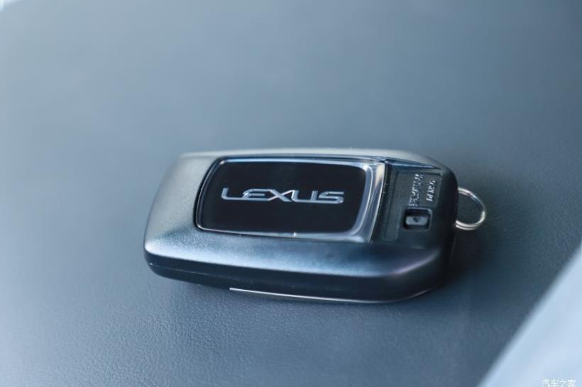 Lexus LM300h (H30)