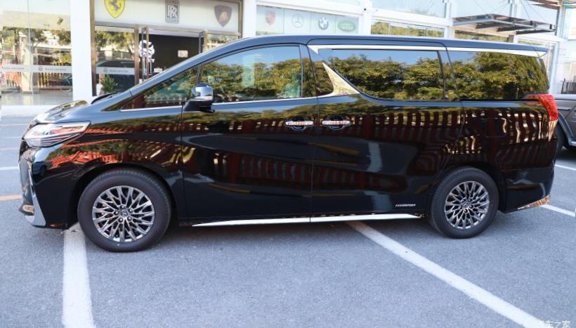 Lexus LM300h (H30)