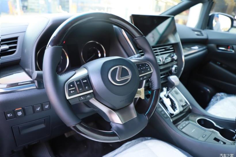 Lexus LM300h (H30)