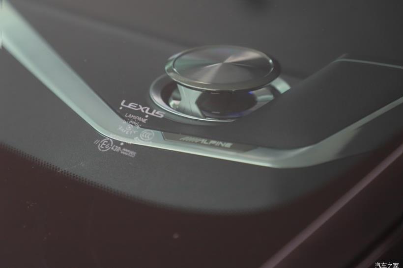 Lexus LM300h (H30)