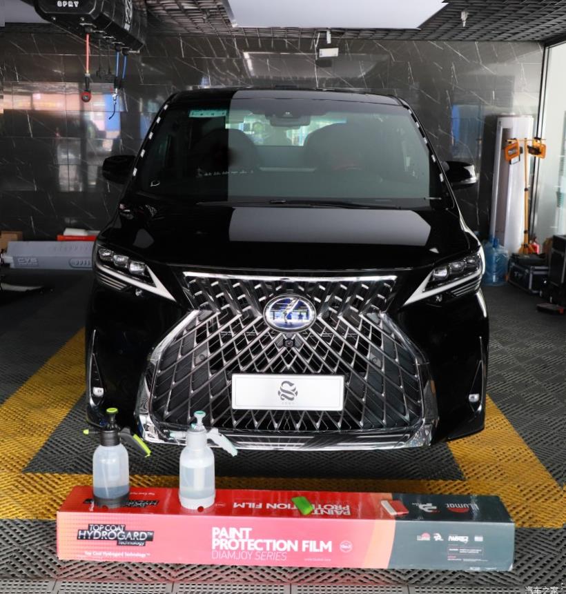 Lexus LM300h (H30)