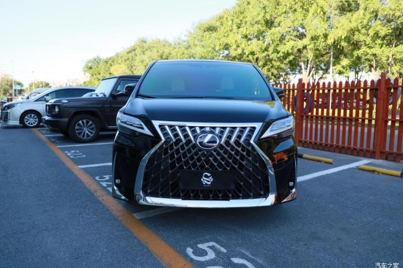 Lexus LM300h (H30)