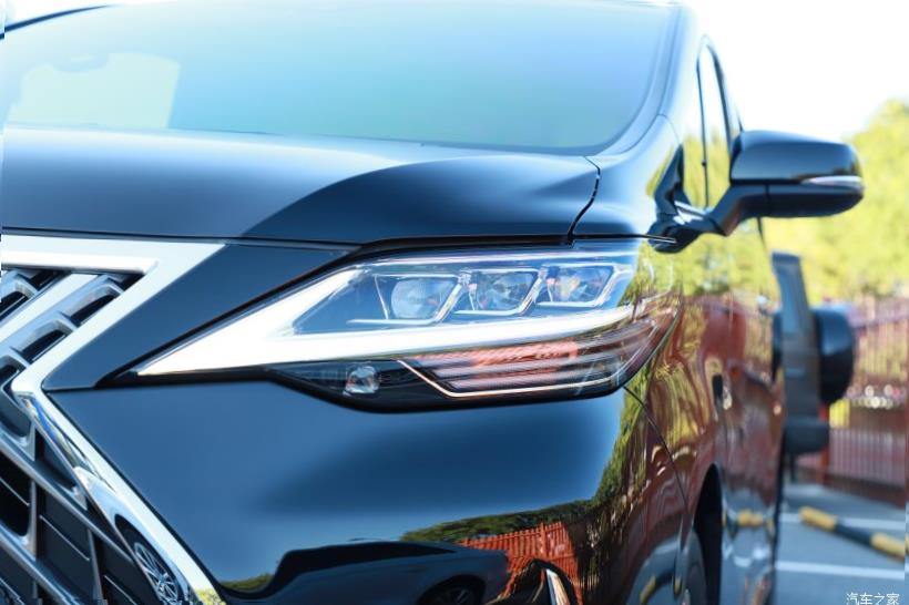 Lexus LM300h (H30)