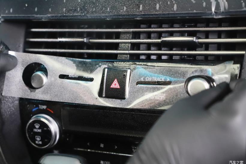 Lexus LM300h (H30)