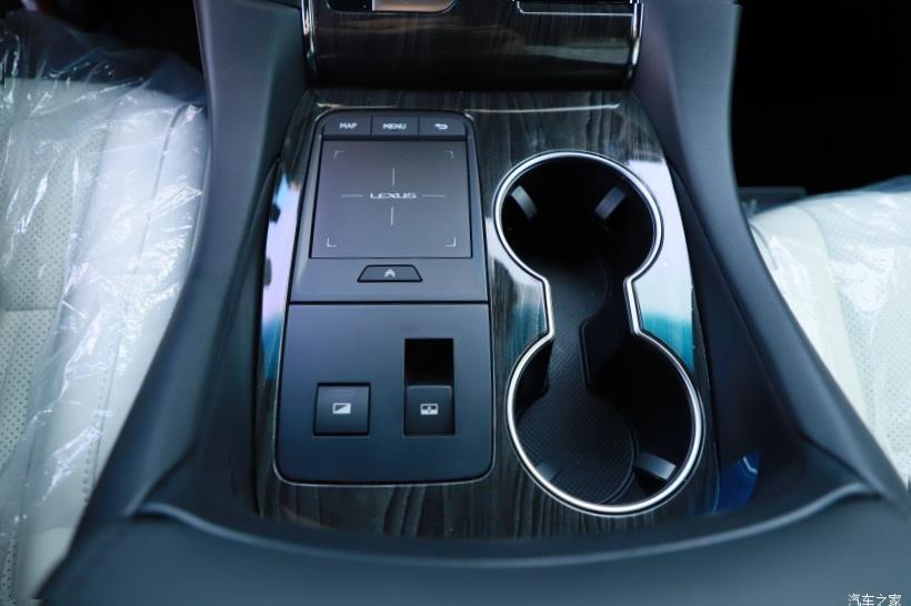 Lexus LM300h (H30)