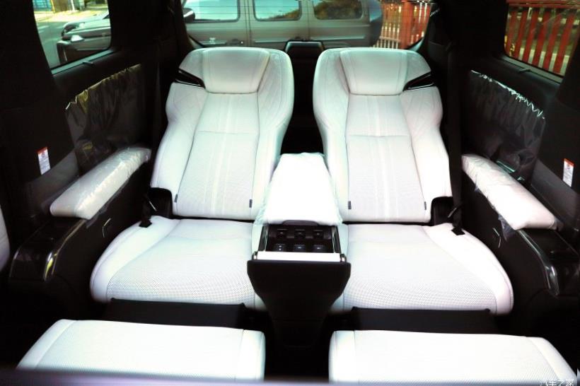 Lexus LM300h (H30)