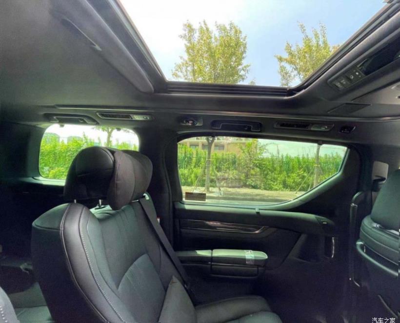 Lexus LM300h (H30)