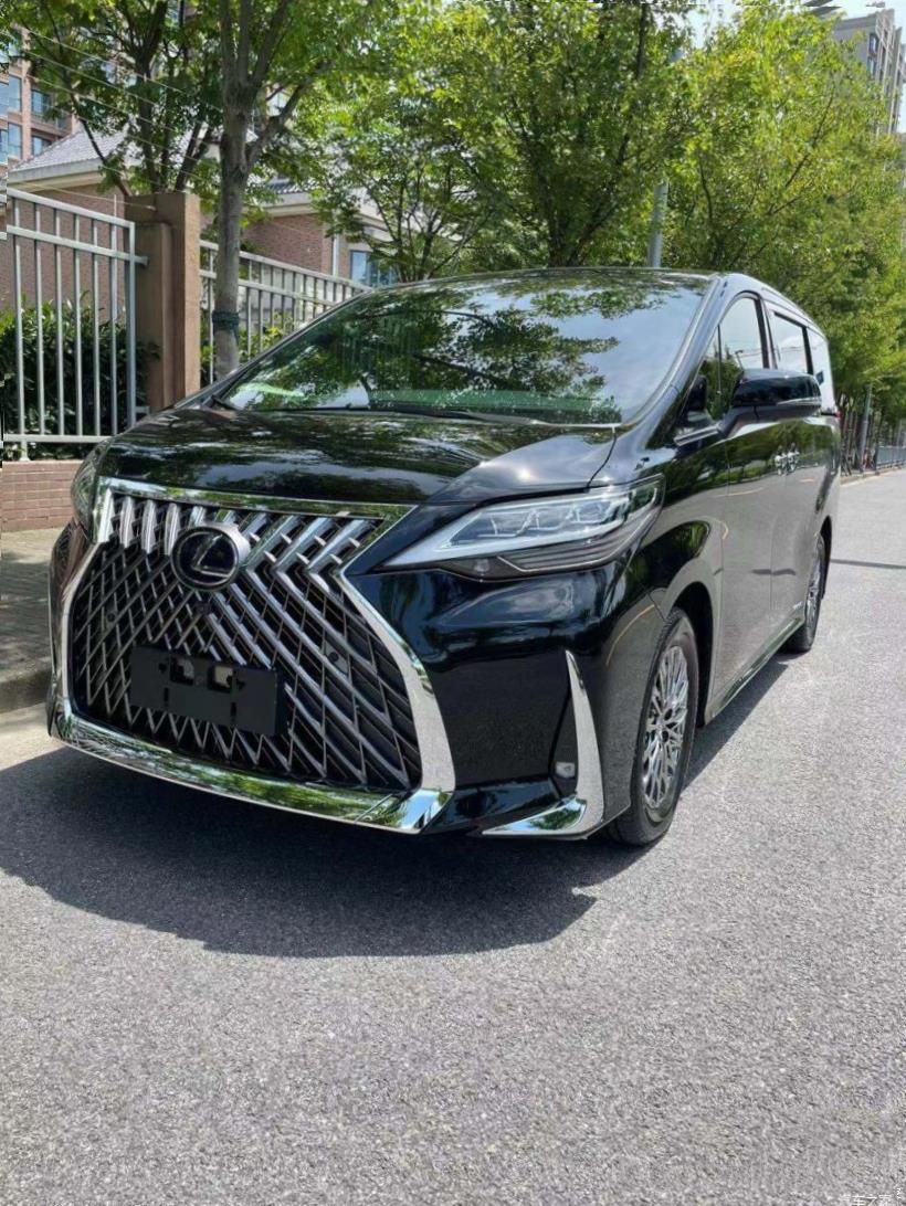 Lexus LM300h (H30)