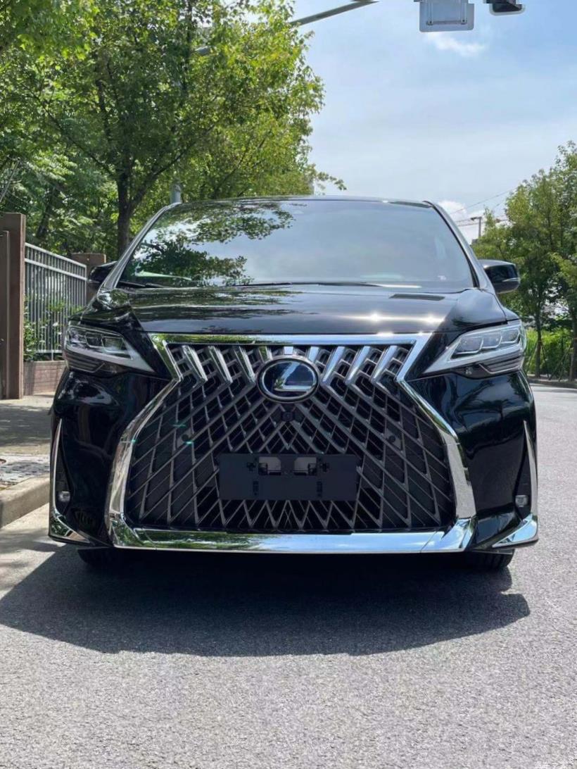 Lexus LM300h (H30)