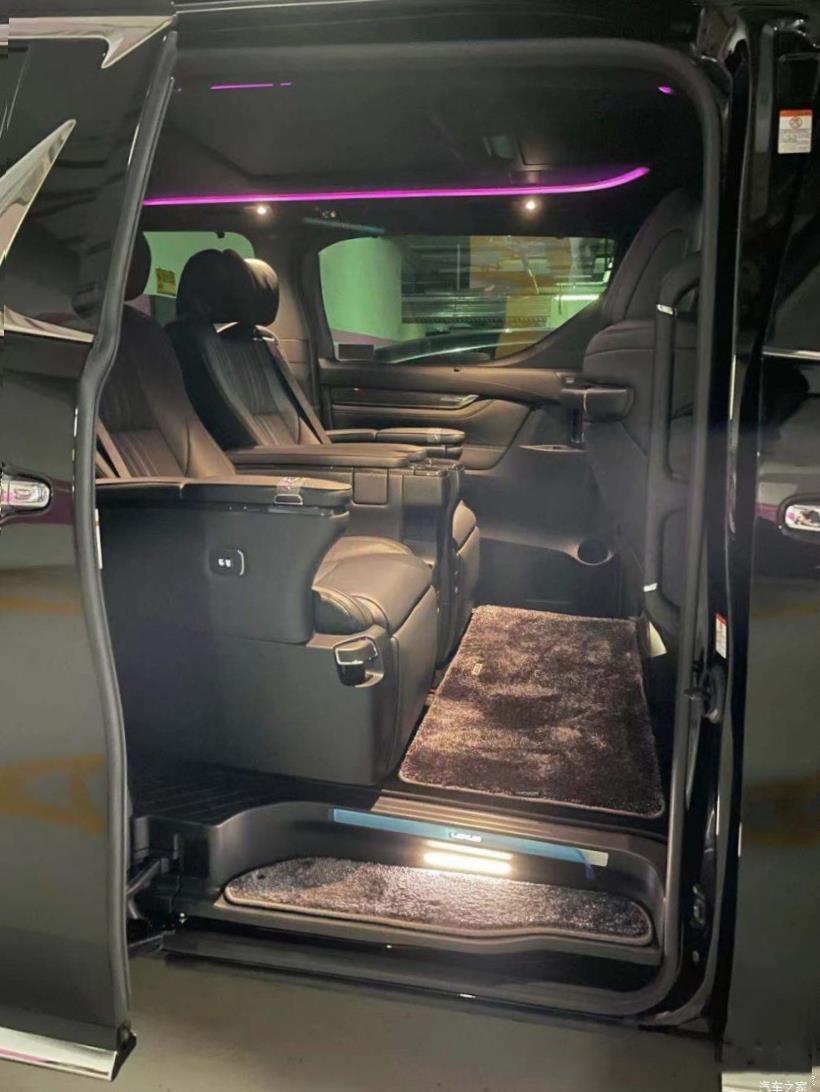 Lexus LM300h (H30)