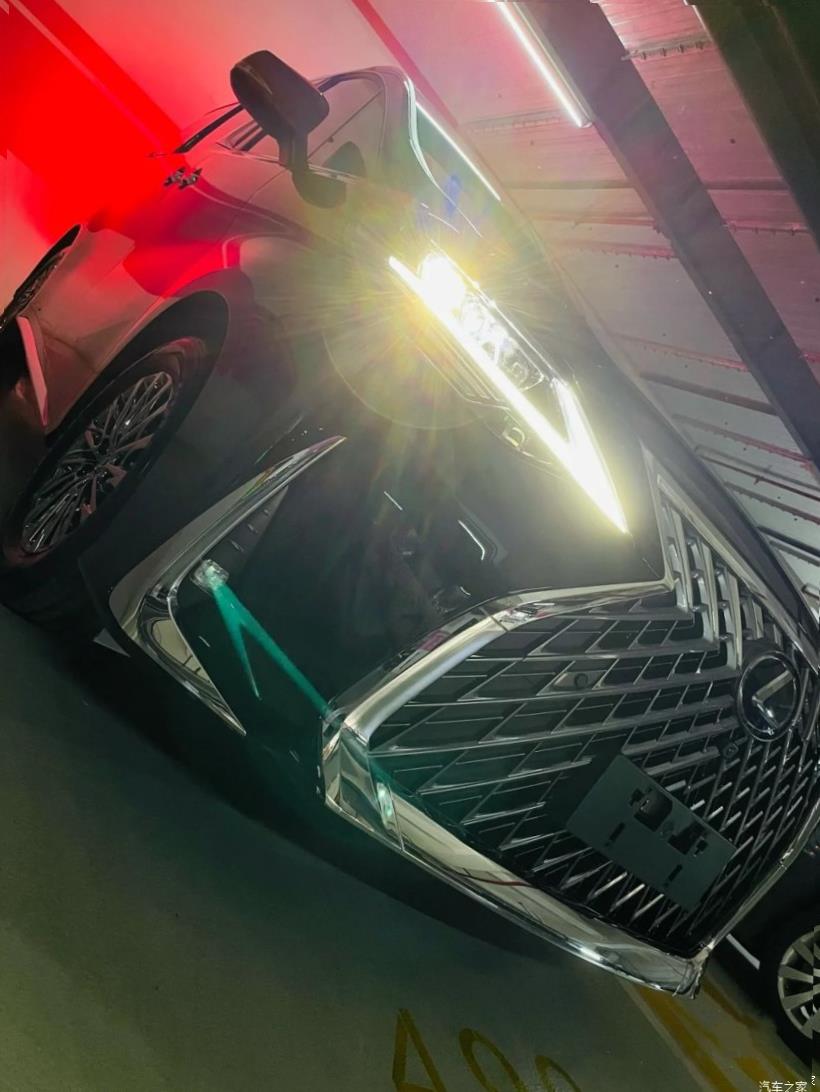 Lexus LM300h (H30)