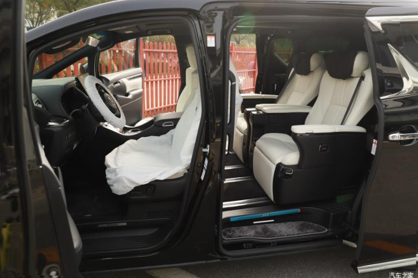 Lexus LM300h (H30)