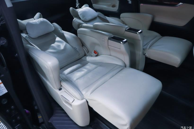 Lexus LM300h (H30)