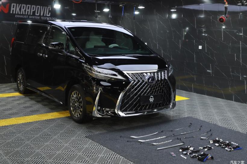 Lexus LM300h (H30)