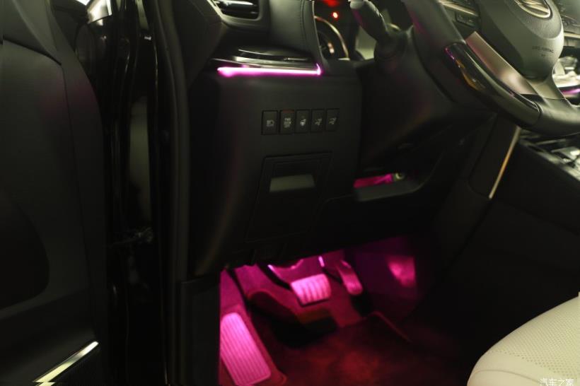 Lexus LM300h (H30)