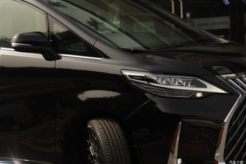 Lexus LM300h (H30)